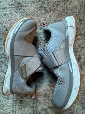 TIEM Light Gray Cycle Shoes 👟 with Hook & Loop Straps